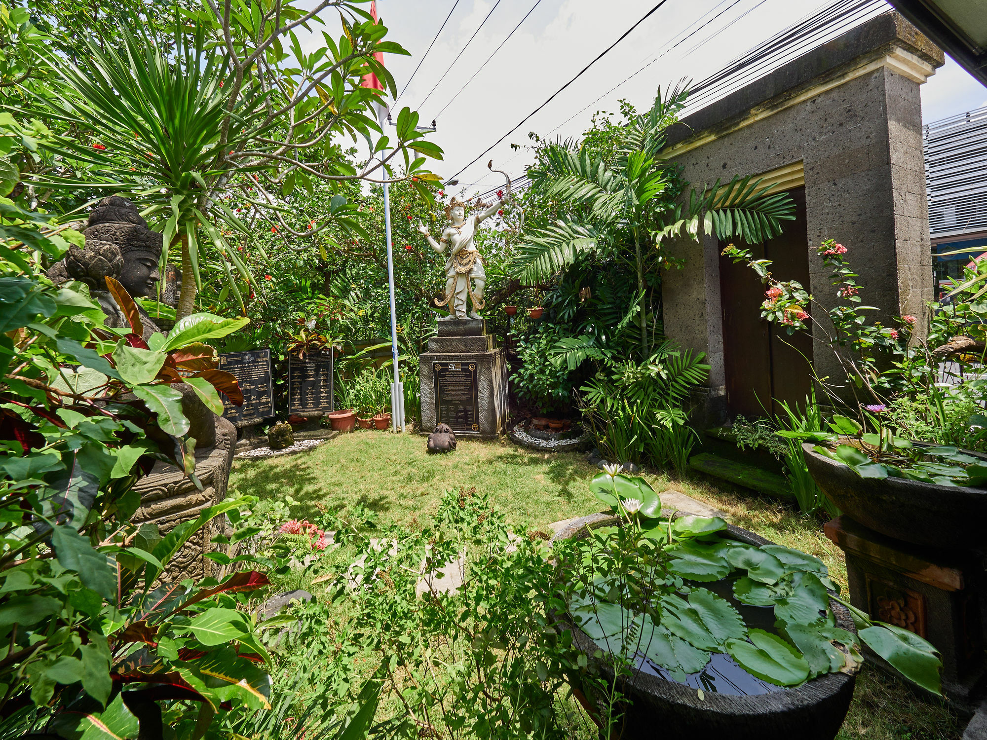 Al-Isha Dharamshala Hotel Kuta Lombok Eksteriør billede